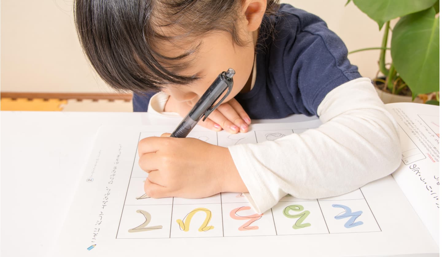 お子さま一人ひとりに合わせた個別療育の様子